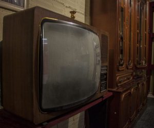 televisión en un despacho